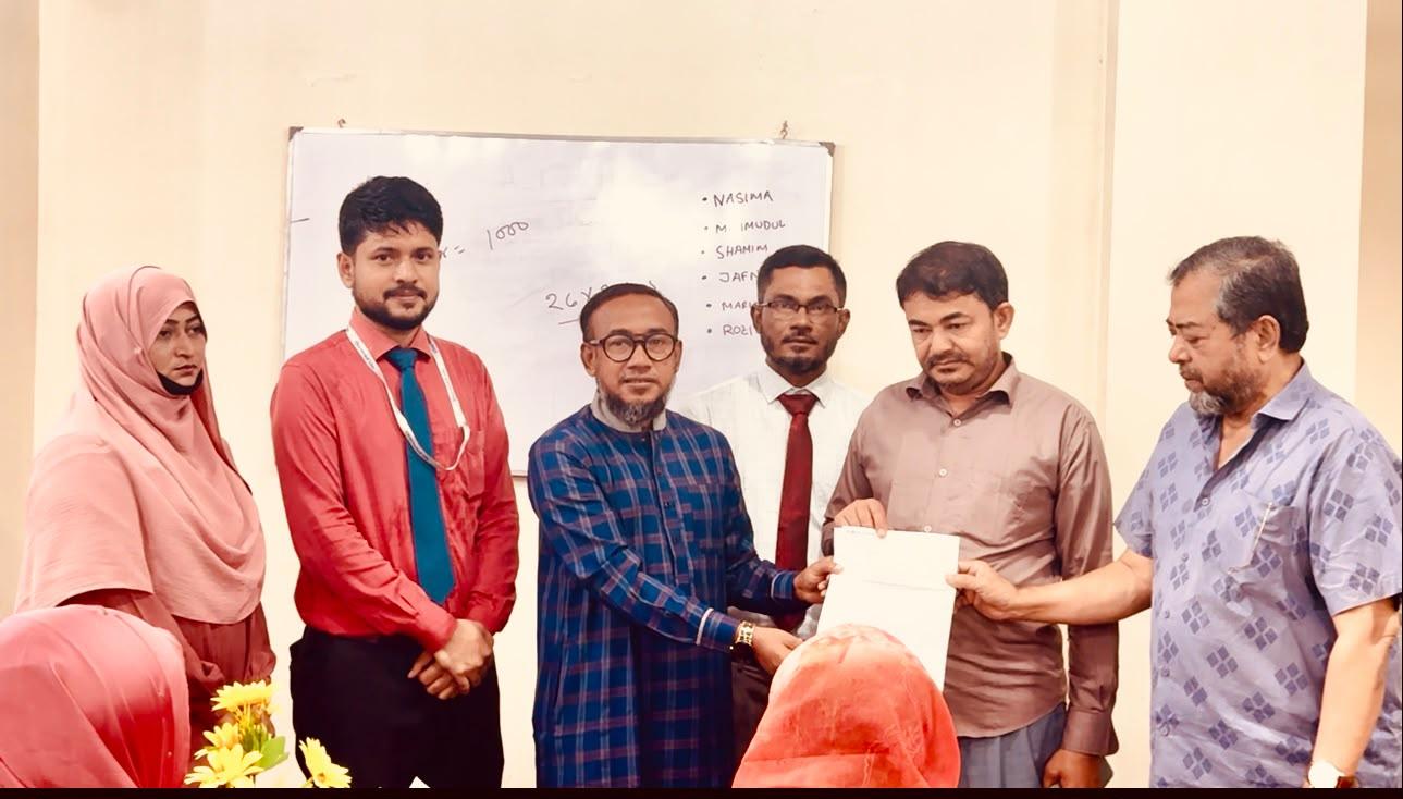 চার্টার্ড লাইফ ইন্স্যুরেন্স পি এল সি ফেনী সেলস অফিসে ১৮ জুলাই মৃত্যু দাবি'র চেক হস্তান্তর