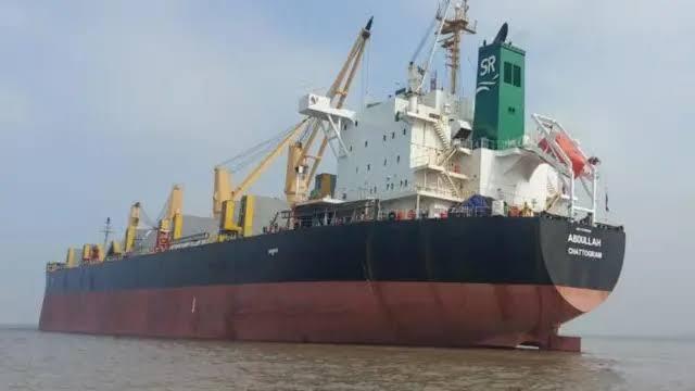 সংঘর্ষের আগে হরমুজ থেকে ছেড়ে আসা ১৫ টি জাহাজ চট্টগ্রাম বন্দরে।