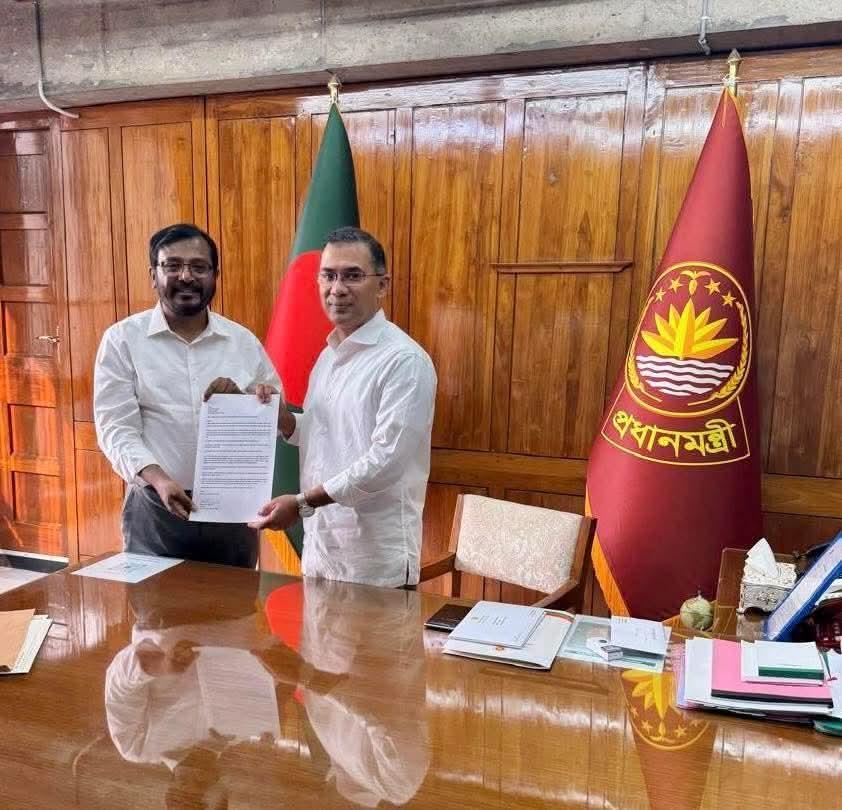 প্রধানমন্ত্রী তারেক রহমানের সাথে এবি পার্টির চেয়ারম্যান মজিবুর রহমান মঞ্জুর সৌজন্য সাক্ষাৎ