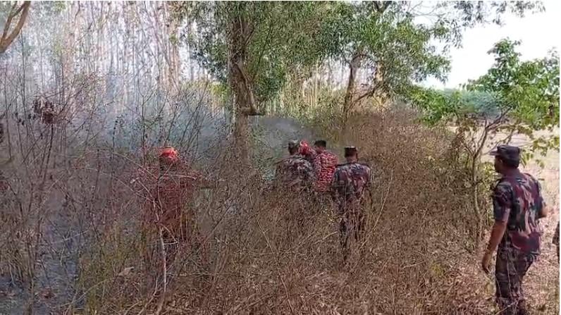 ফেনীর মধুগ্রাম সীমান্তে আগুন বিজিবির প্রচেষ্টায় নিয়ন্ত্রণে
